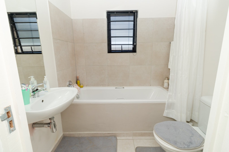 To Let 3 Bedroom Property for Rent in Sunset Glen Western Cape